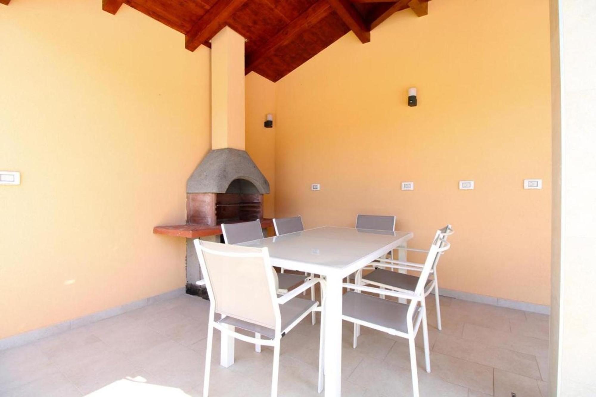 Modern With Private Pool And Garden Pula