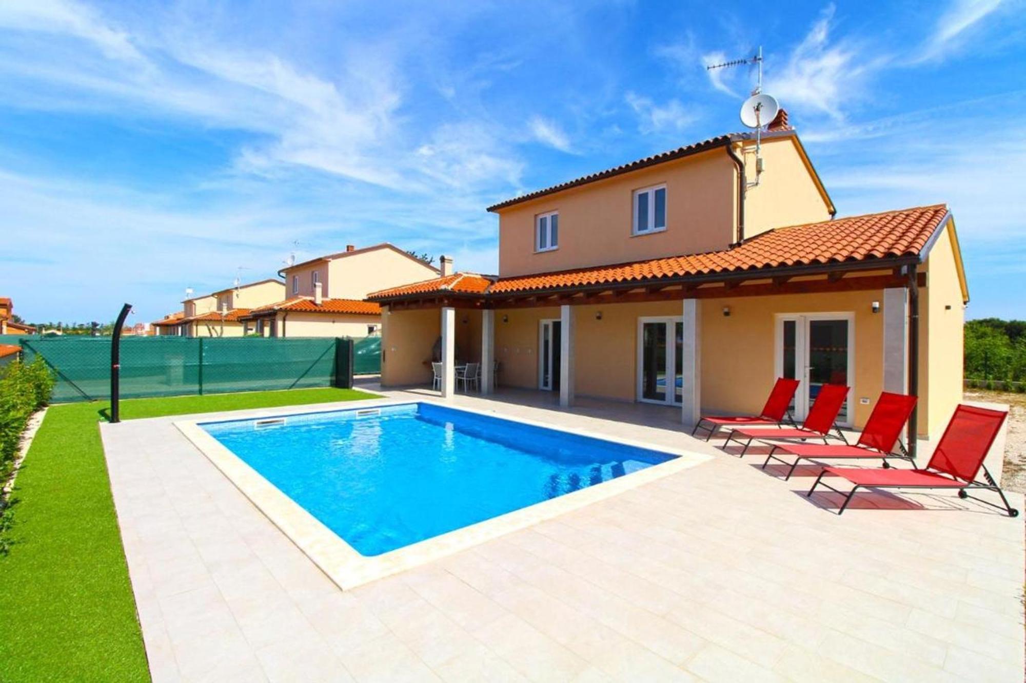 Modern With Private Pool And Garden *