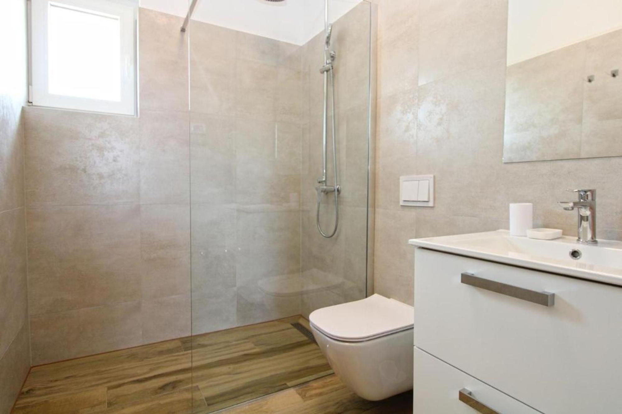 Modern With Private Pool And Garden Vila